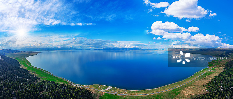 新疆赛里木湖全景风光图片素材