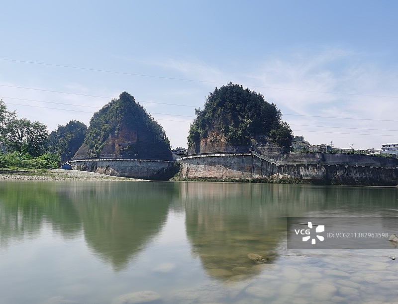 清江岸，双峰山图片素材