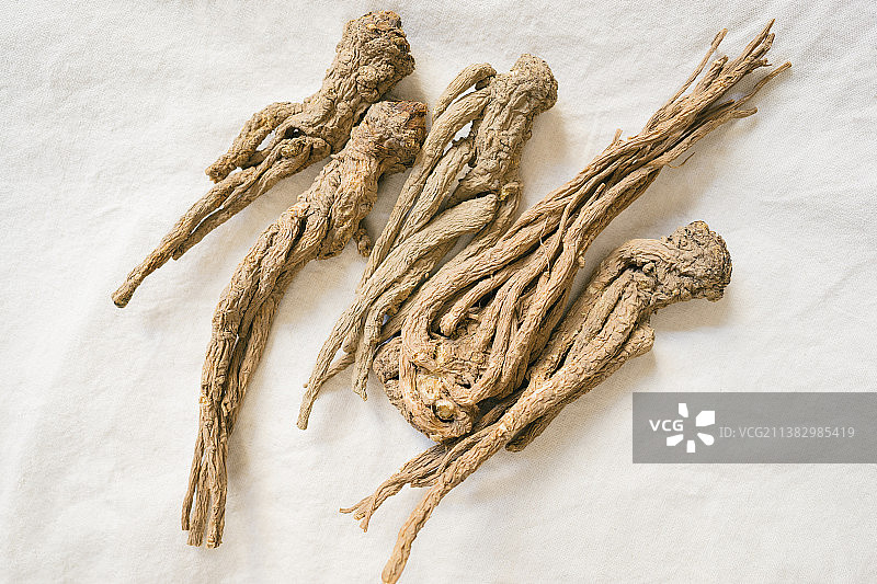 白色背景上的人参图片素材