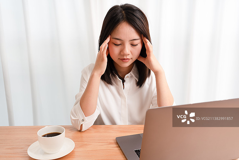 家庭办公女青年图片素材