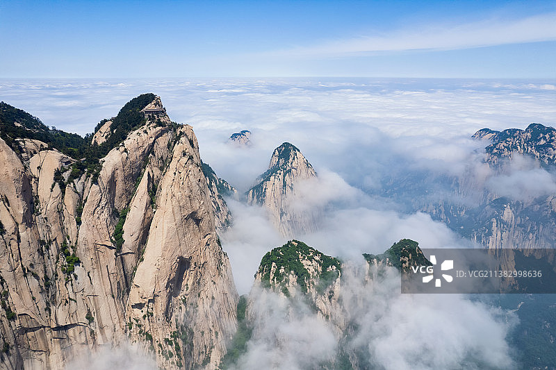 西岳华山山顶云海图片素材