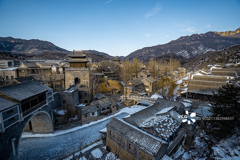 雪后的小镇高视角丨古北水镇图片素材