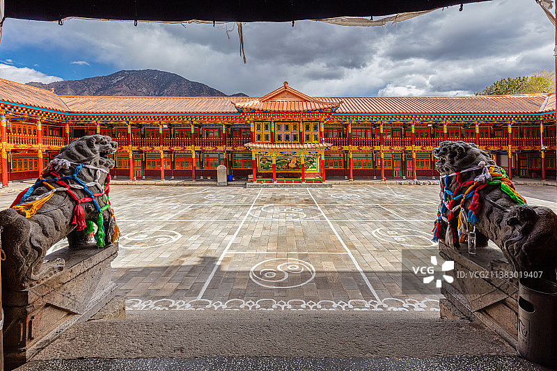 云南迪庆德钦县奔子栏东竹林寺图片素材
