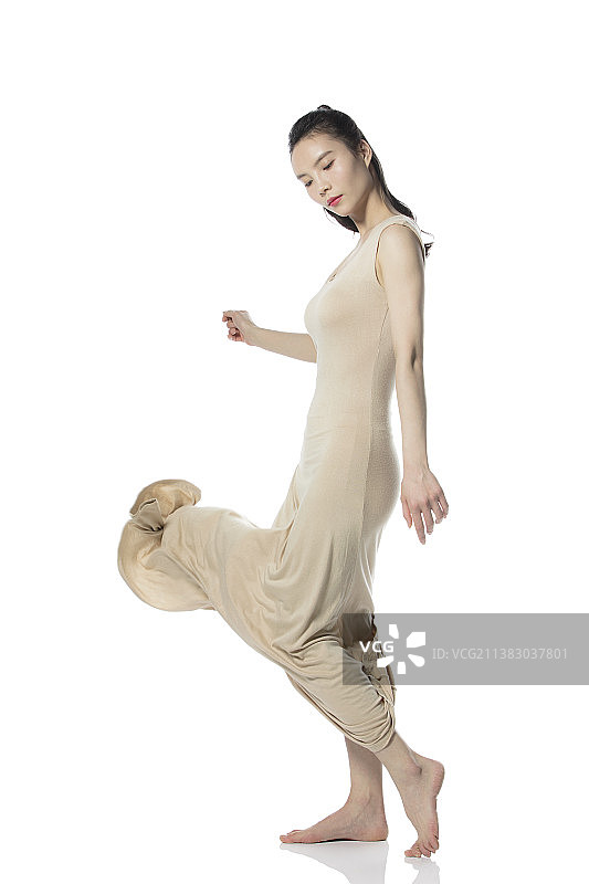 跳舞的年轻女性肖像图片素材