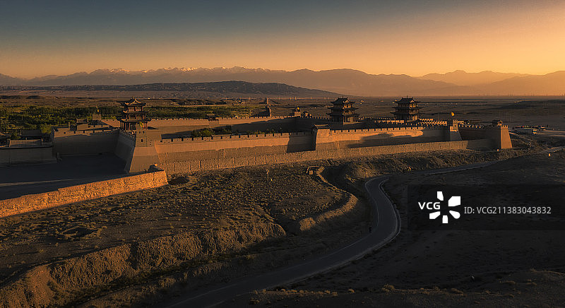 嘉峪关日落，古城的夕阳航拍；天下第一雄关图片素材