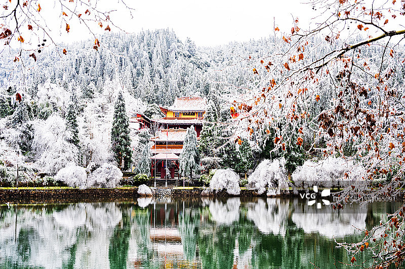 雪山古寺图片素材