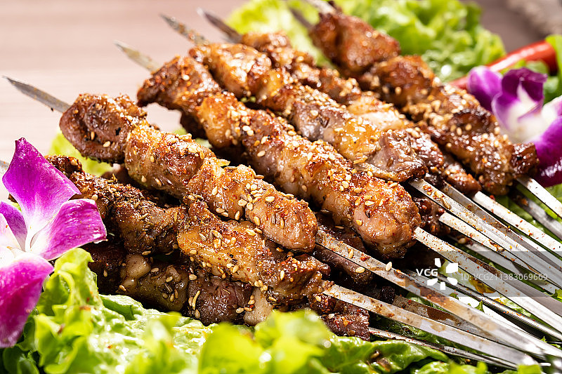 新疆美食烤羊肉串图片素材