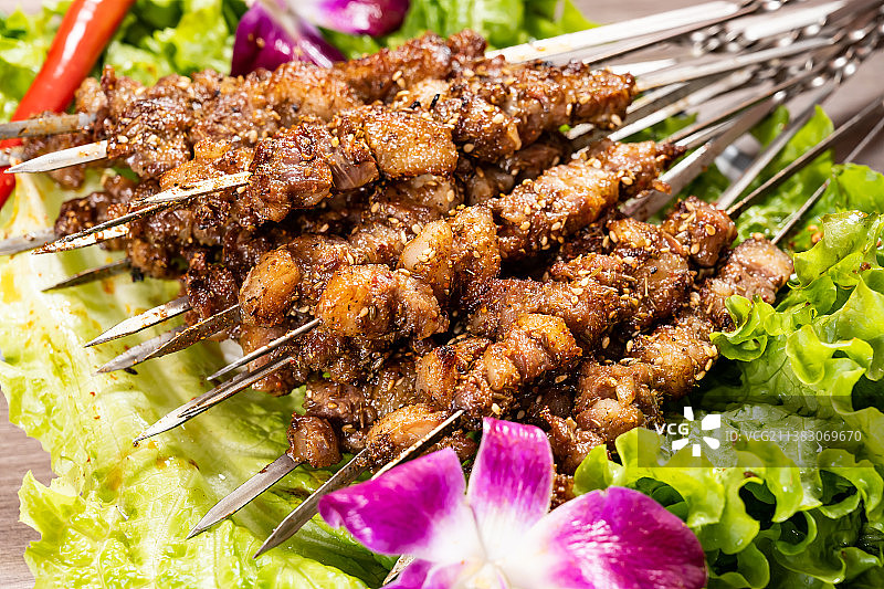 新疆美食烤羊肉串图片素材