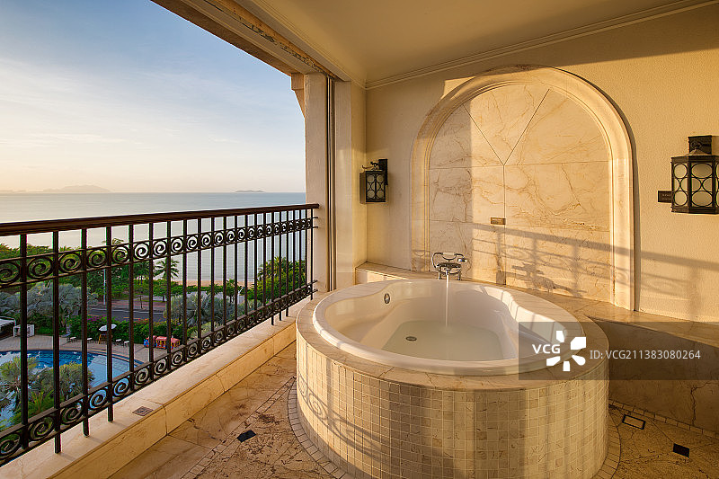 清晨的三亚海景酒店图片素材