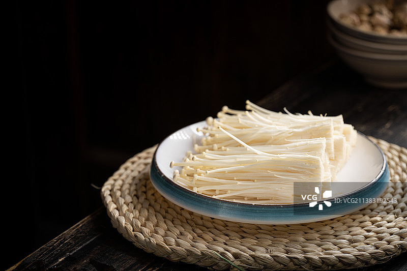 金针菇 中式复古 乡村风 农家美食 新鲜食材 新鲜金针菇 特色食材 特色美风食图片素材