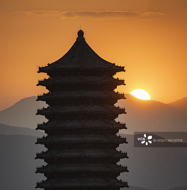 北京大学博雅塔日落图片素材