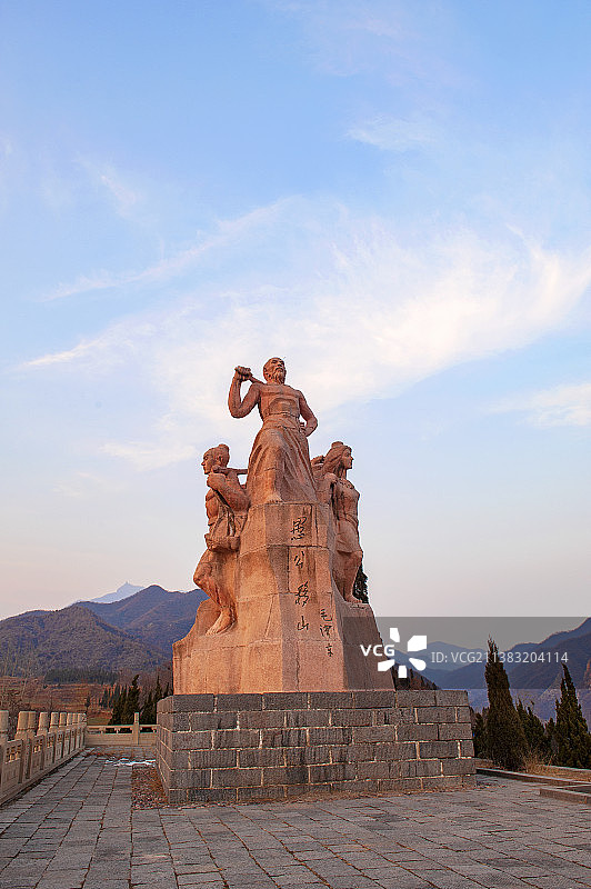 愚公移山精神雕塑图片素材