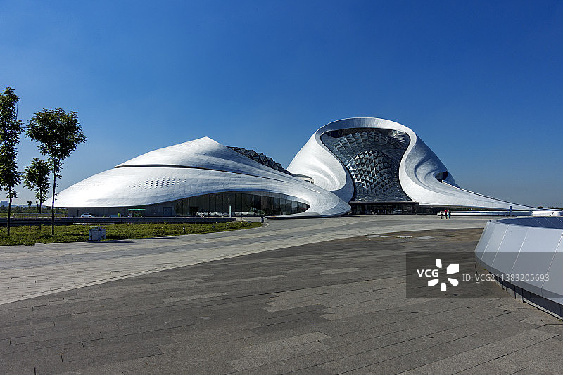 现代感十足的哈尔滨大剧院图片素材