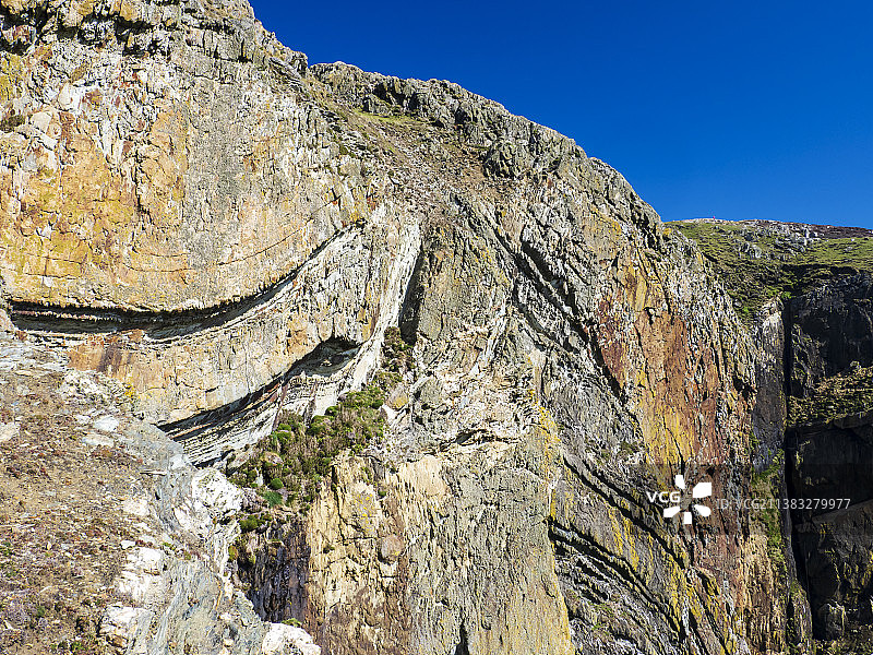 南堆栈的变质海崖，安格尔西岛，威尔士，英国图片素材