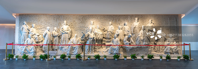 安徽徽州历史博物馆入口人物雕塑图片素材