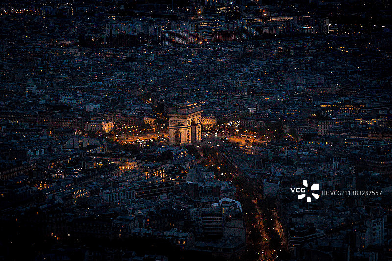 夜幕下的巴黎凯旋门图片素材