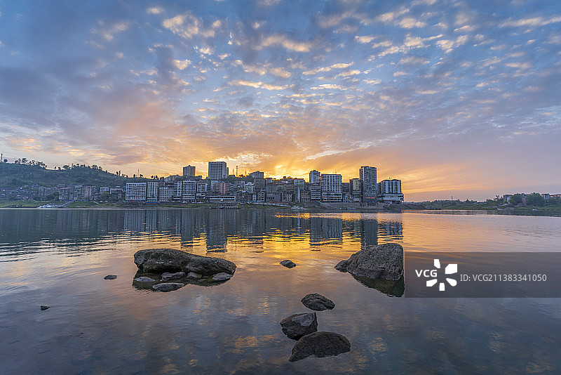 霞满渠江图片素材