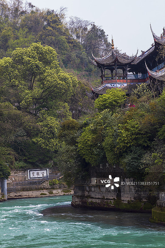 春季的都江堰宝瓶口图片素材