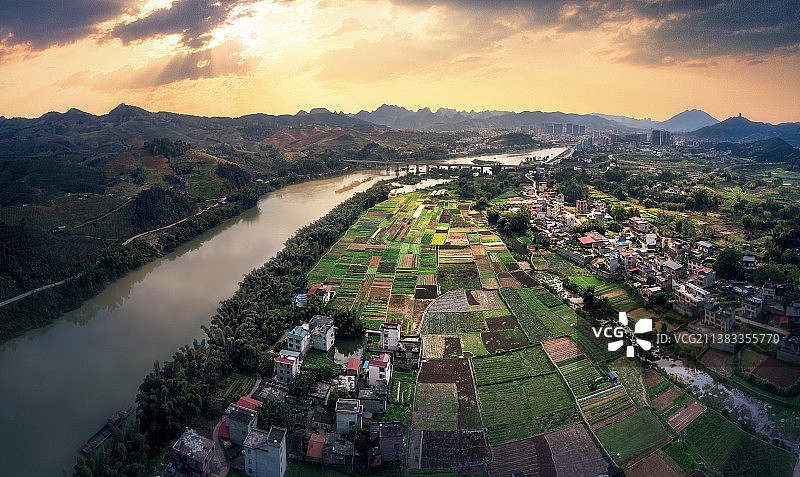 田园下游漓江家园村庄图片素材