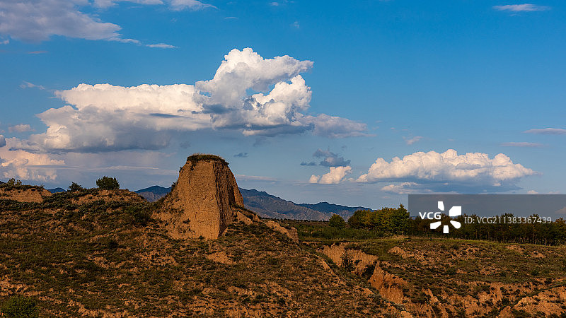 晋北长城白云朵朵天上飘图片素材