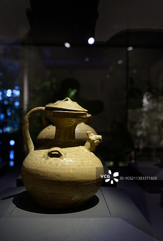 南京六朝博物馆位于原六朝建康城遗址，左邻右里分别是总统府和梅园新村纪念馆图片素材