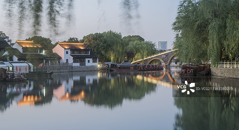 苏州七里山塘，初夏之夜图片素材