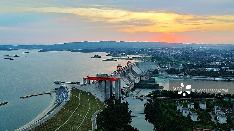 湖北丹江口:日出日落霞满天图片素材