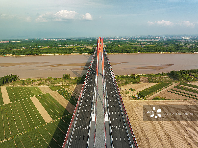 航拍济南黄河凤凰大桥晴天风光（路面）图片素材