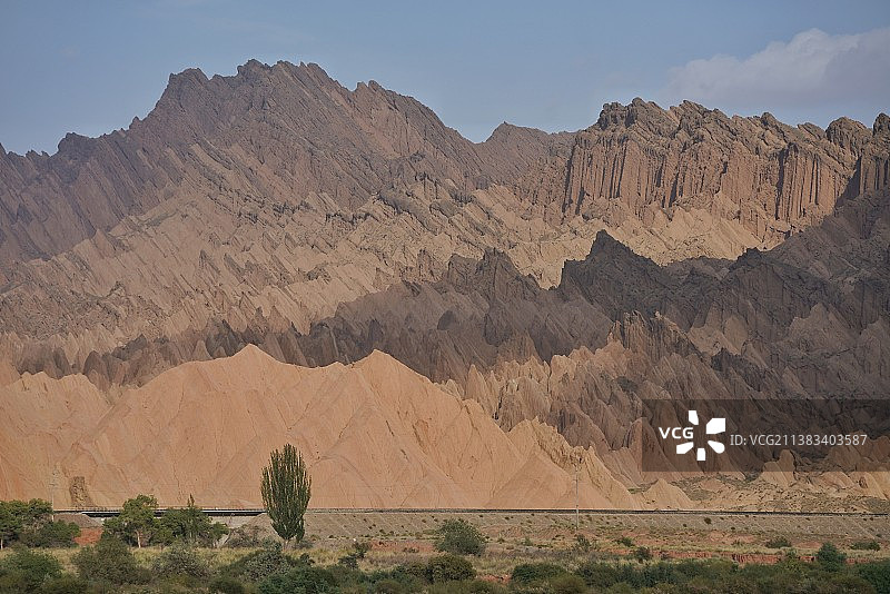 南疆库车山丘光影图片素材