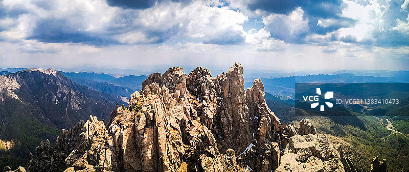 芦芽山雄姿图片素材