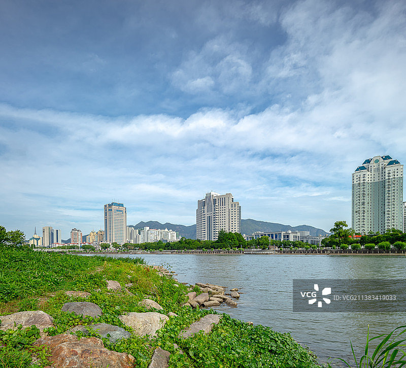 永宁江边的绿色生态图片素材