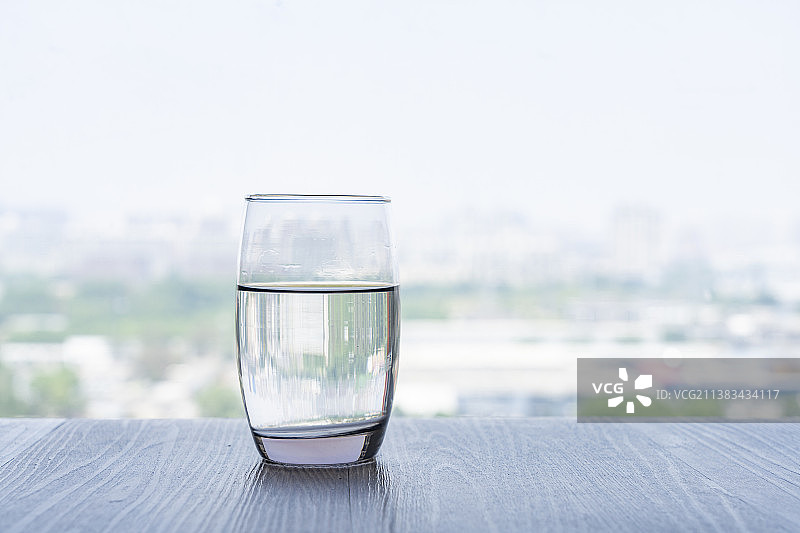 一杯纯净水图片素材