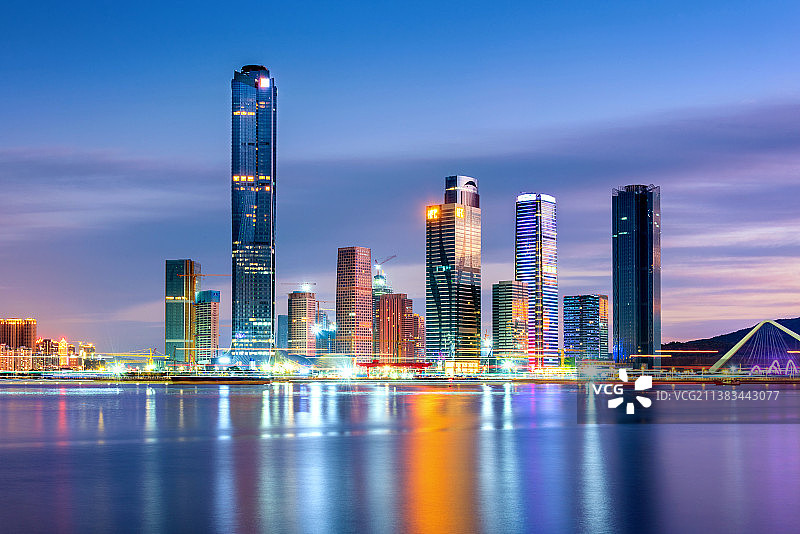 中国广东珠海横琴新区城市夜景风光图片素材