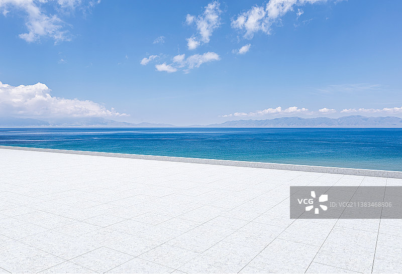 海平面与砖地广场平台图片素材