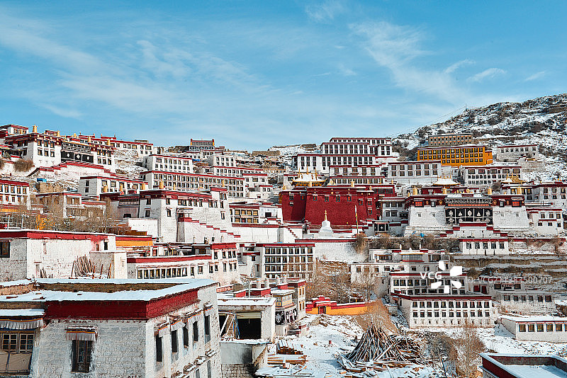 雪后甘丹寺图片素材
