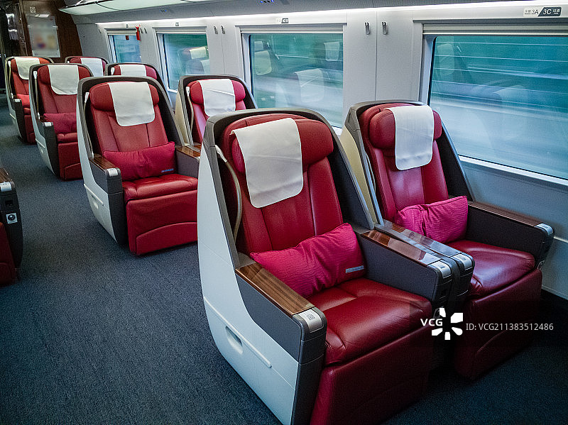 和谐号高铁列车头等舱商务座图片素材