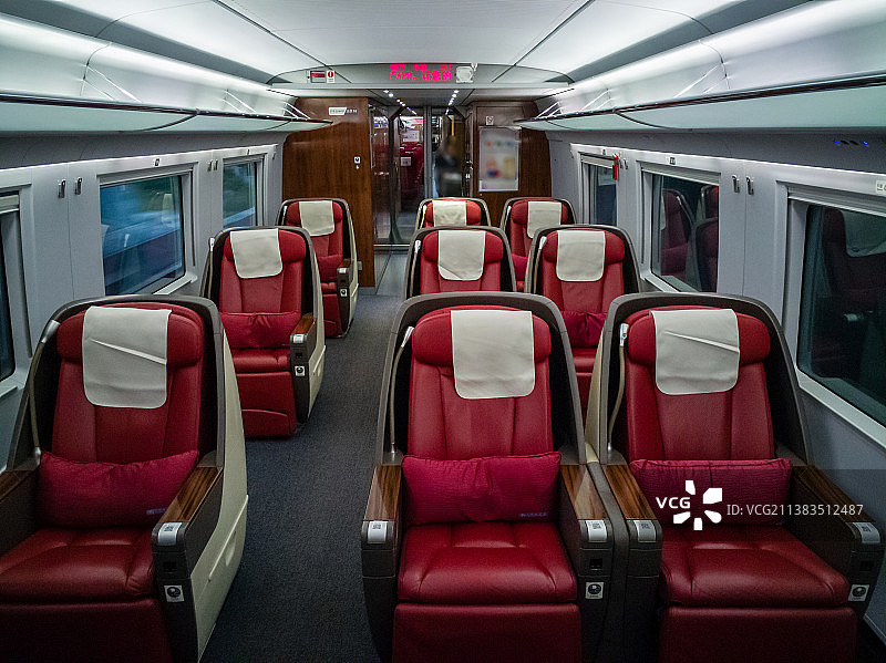 和谐号高铁列车头等舱商务座图片素材