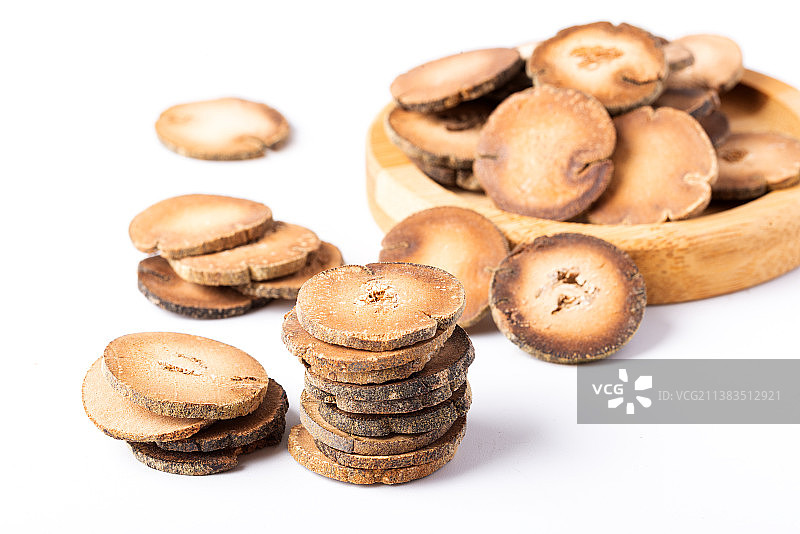 白底上的化痰止咳中药饮片化州橘红片图片素材