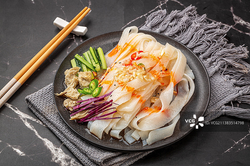 陕西特色小吃擀面皮图片素材