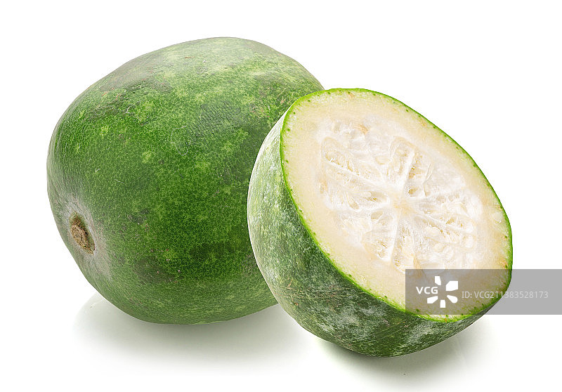 白色背景上切开的食材：冬瓜图片素材