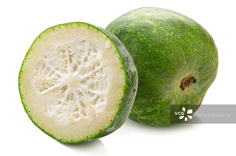 白色背景上切开的食材：冬瓜图片素材