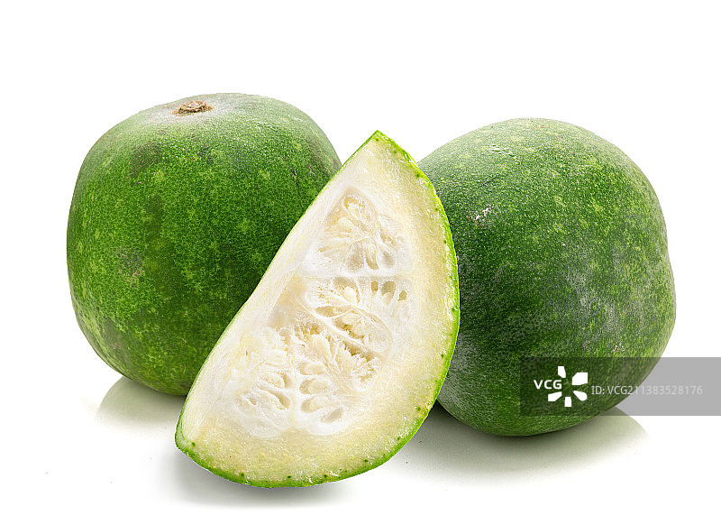 白色背景上切开的食材：冬瓜图片素材