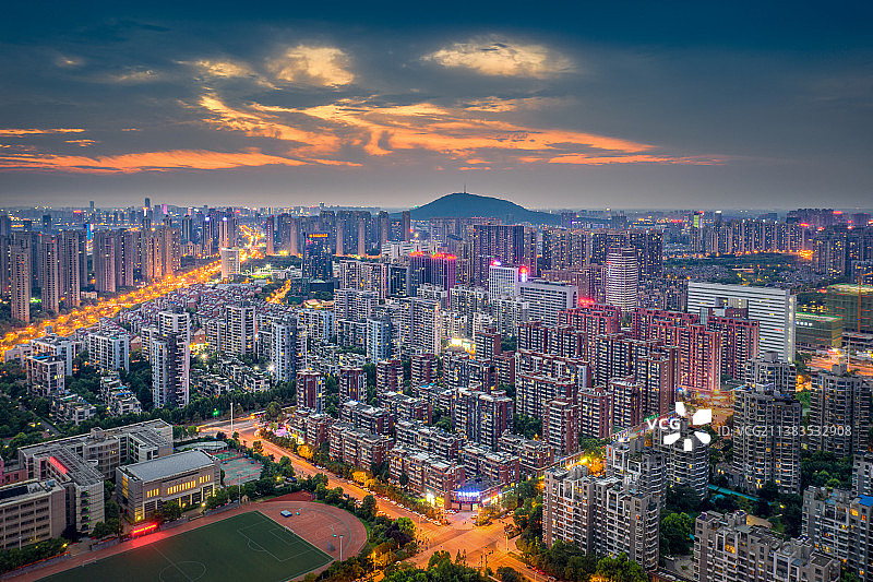 簇依蜀山图片素材