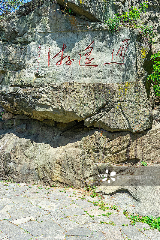 中国非都市风光拍摄主题，山东省泰安市国内著名景点泰山风景区，古代的泰山石刻，户外白昼无人图像图片素材