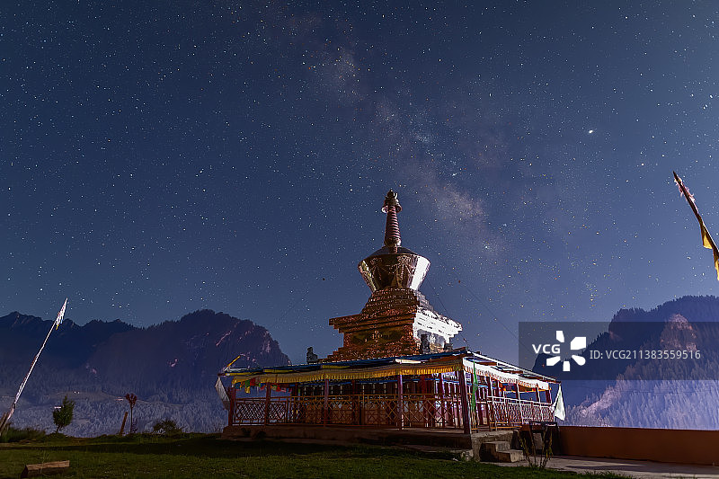 星空下的白塔图片素材