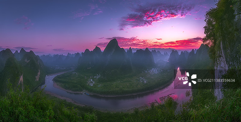 中国广西桂林阳朔漓江大转湾日出风光图片素材