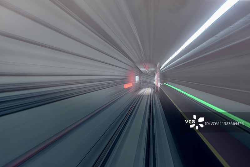 时空穿越-隧道动感光影，新闻报道5月22上海因2022疫情停摆的地铁将恢复，有没有想去挤地了呢图片素材