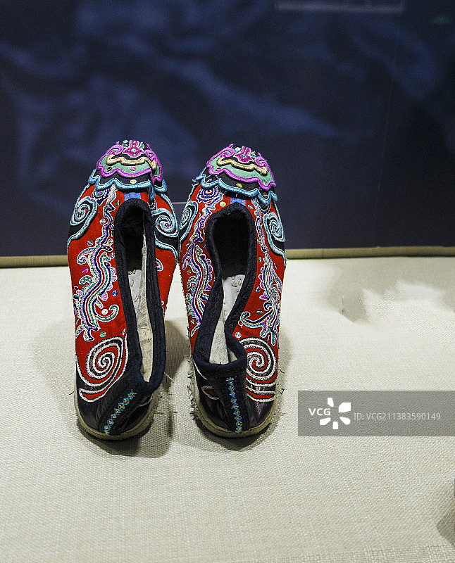 中国贵州、湖南、广西等地侗族服饰文化--服装、银饰、鞋、帽等图片素材