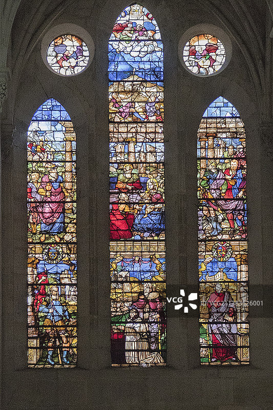 圣莫里斯大教堂的彩色玻璃窗图片素材