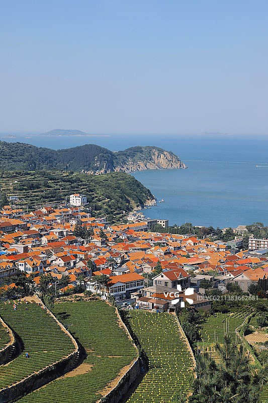 青山渔村，与海为邻图片素材